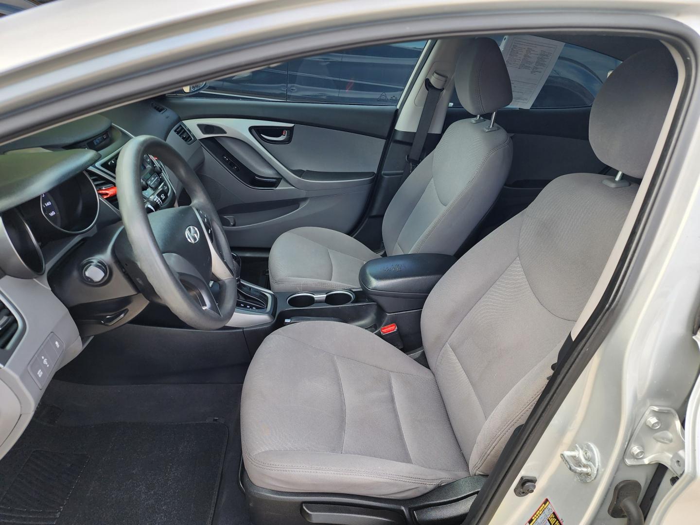 2015 SILVER Hyundai Elantra SE (5NPDH4AE4FH) with an 1.8L L4 DOHC 16V engine, 6-Speed Automatic transmission, located at 2660 S.Garland Avenue, Garland, TX, 75041, (469) 298-3118, 32.885551, -96.655602 - Photo#11